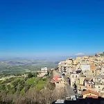 Nyaraló Townhouse With Incredible Views Of Mt Etna *